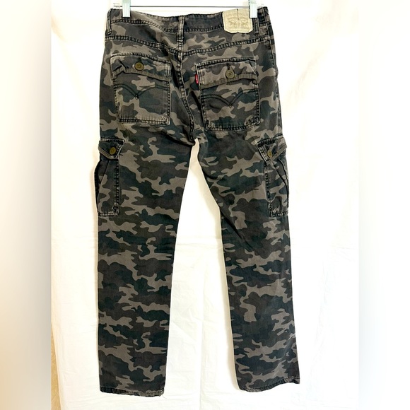 LEVI’S Camouflage Cargo Pants Size 30 x 30 - Picture 2 of 6
